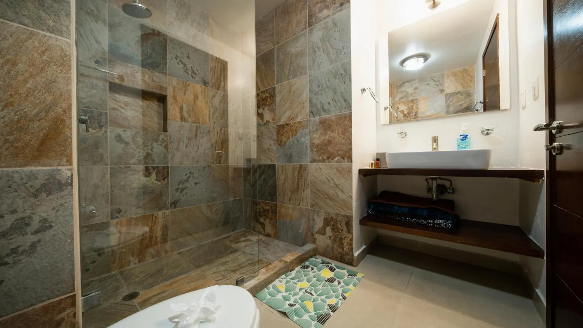 2 Bedroom Penthouse With Private Jacuzzi Next To Fifth Avenue And Beach - Plaza Paraiso A203 Playa del Carmen Apartmán