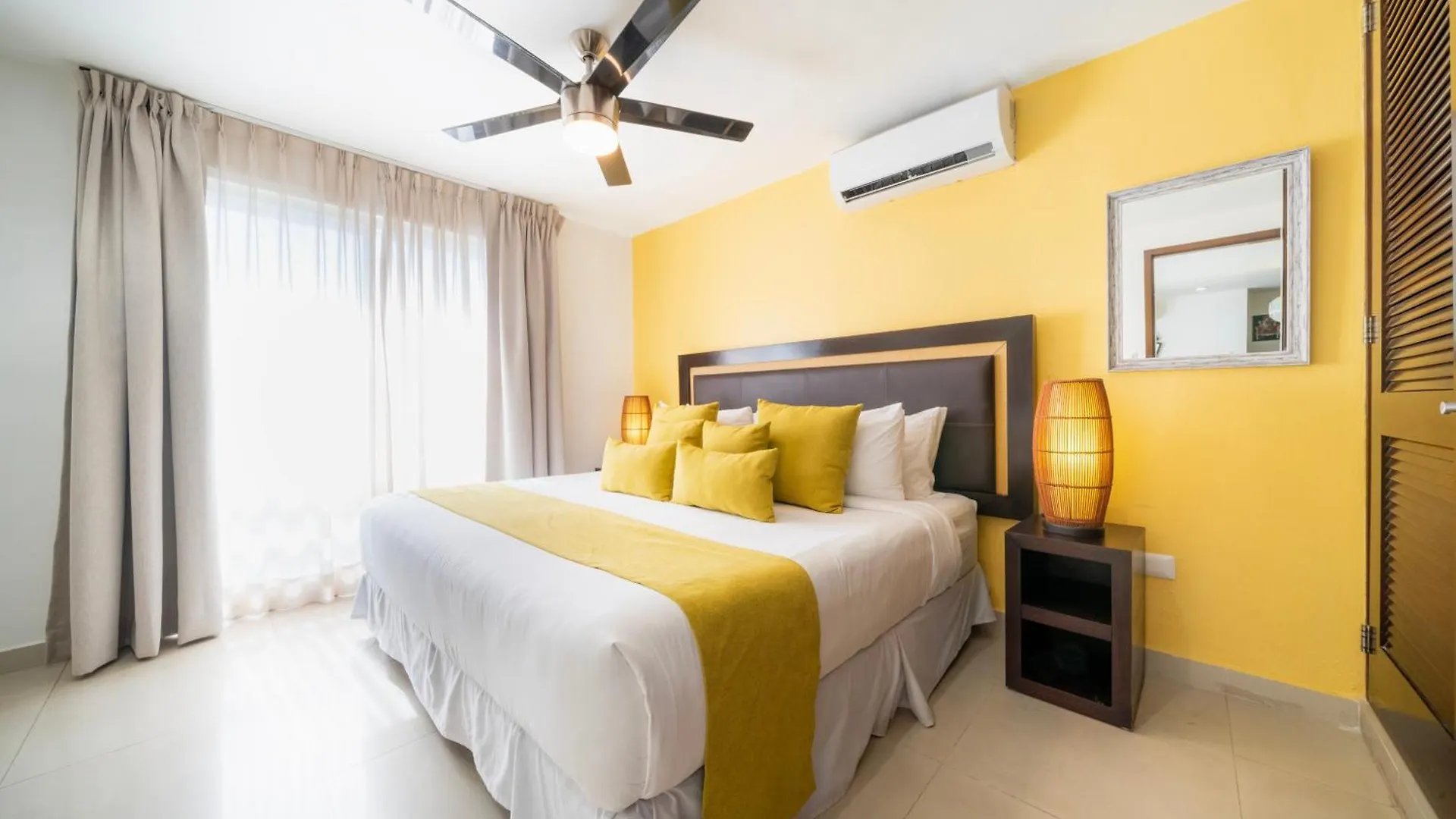 Apartment 2 Bedroom Penthouse With Private Jacuzzi Next To Fifth Avenue And Beach - Plaza Paraiso A203 Playa del Carmen
