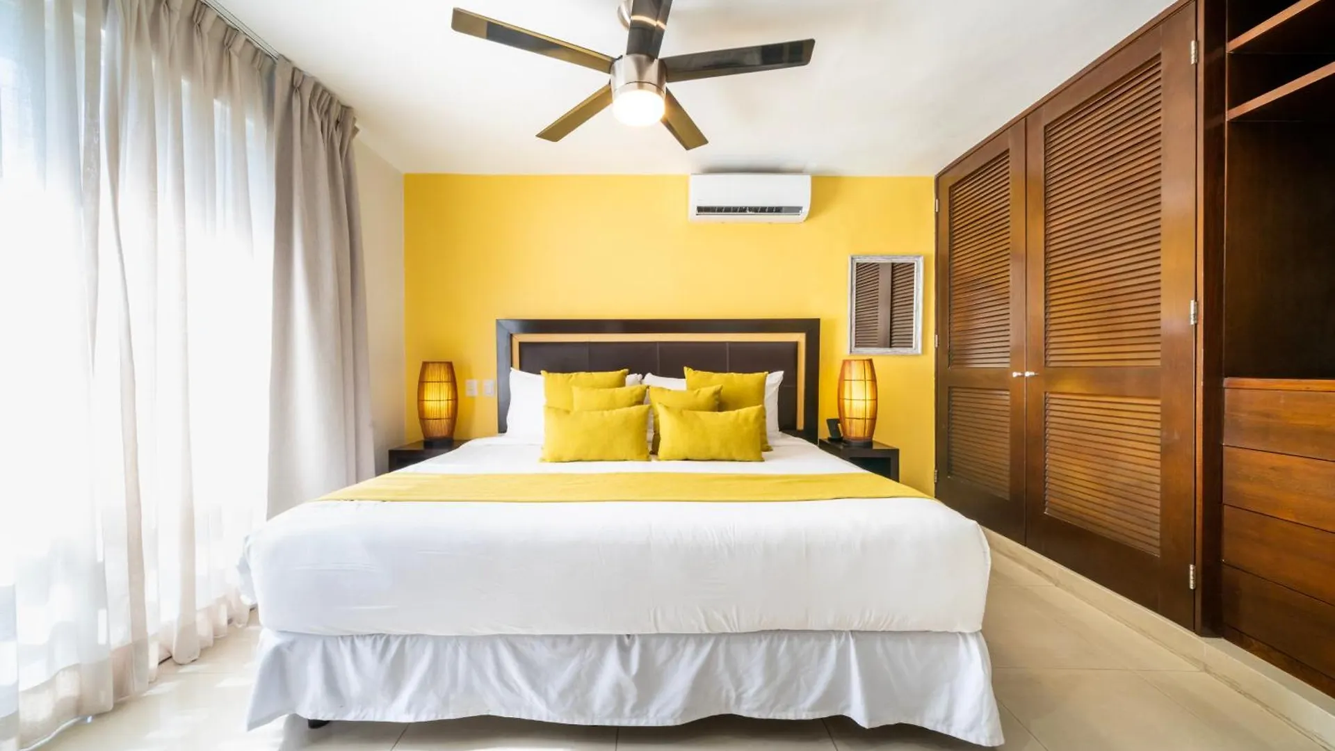 2 Bedroom Penthouse With Private Jacuzzi Next To Fifth Avenue And Beach - Plaza Paraiso A203 Playa del Carmen Mexico